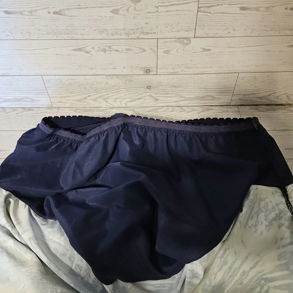 Lands' End Navy and White Tie-Dye Swim Tank with Bra. - Picture 7 of 8